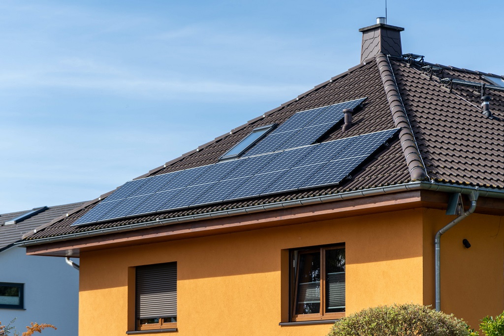 Solarni paneli na krovu kuće